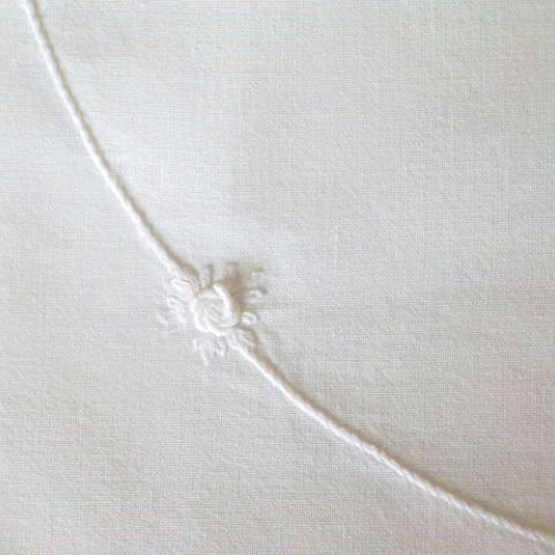 Rope of Roses - White - Table Cloth (180 x 220)