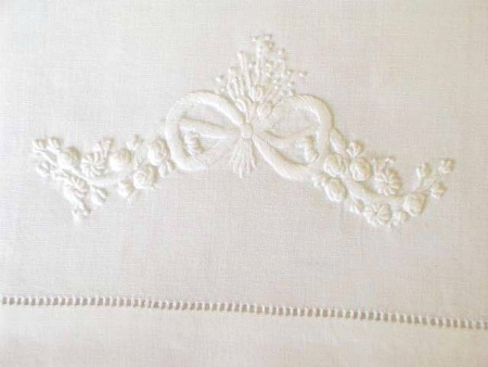 Bow - White - Table Cloth Square (135 x 135)