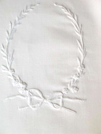 Wreath / Rope Border - White - Table Cloth (180 x 220)